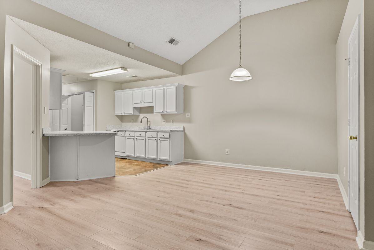 7016 Estacada Way S - Photo 6 of 24