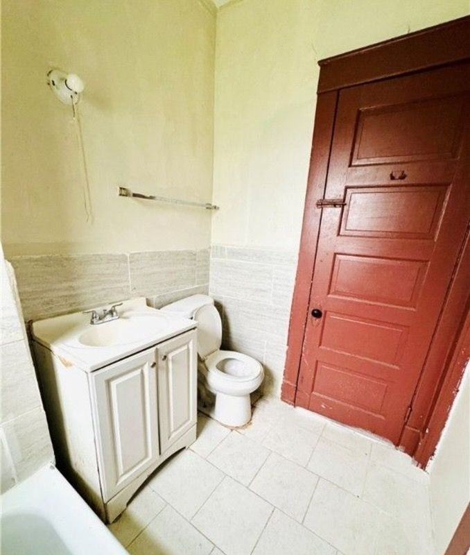 351 Moselle St - Photo 2 of 4