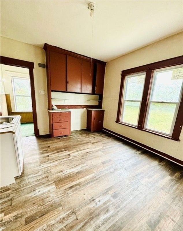 351 Moselle St - Photo 3 of 4