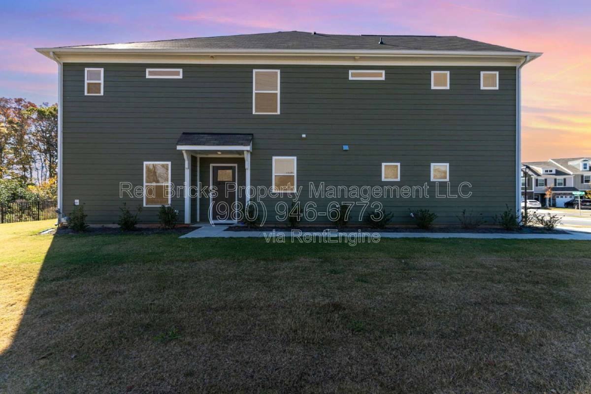 2034 Highland Park Dr - Photo 2 of 10