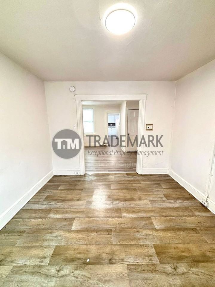 513 Green St - Photo 2 of 10