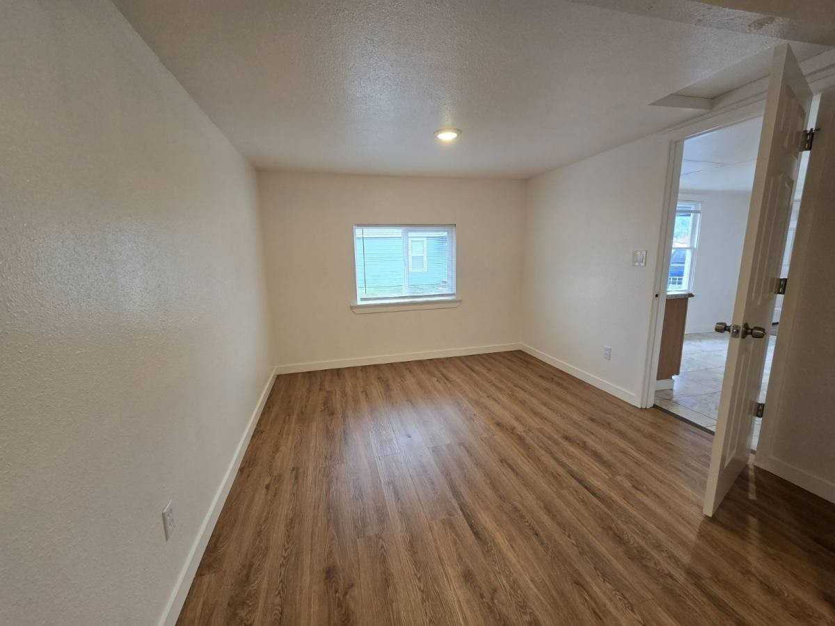 173 E Everett Ave #4 - Photo 5 of 10