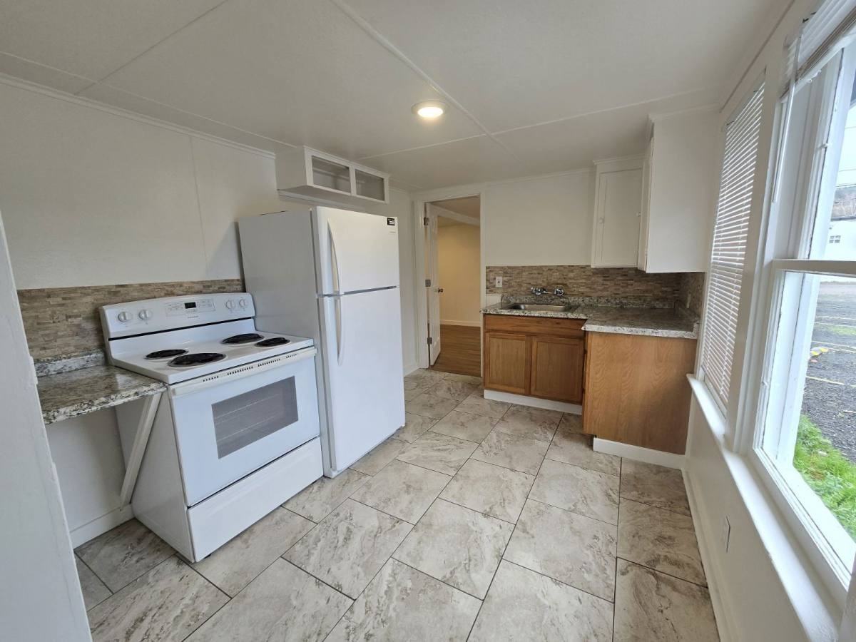 173 E Everett Ave #4 - Photo 7 of 10