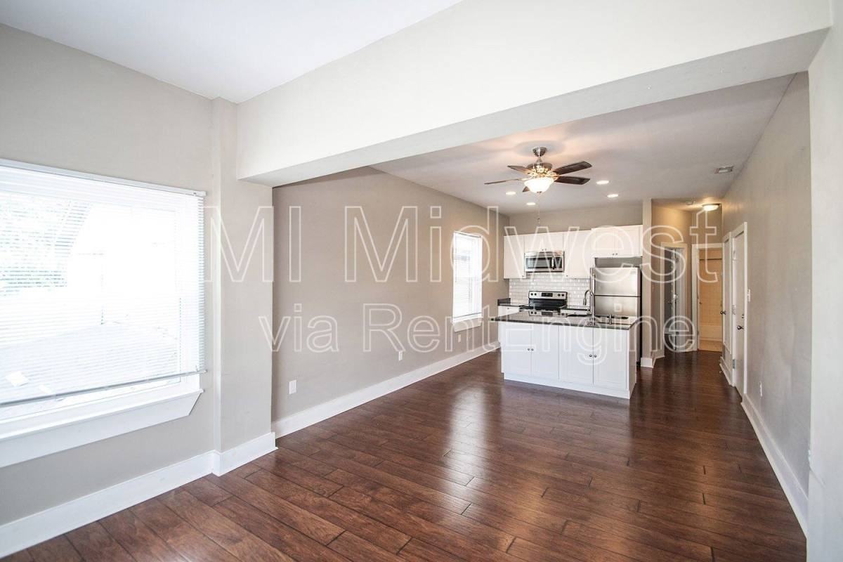 2029 N College Ave #D - Photo 2 of 10