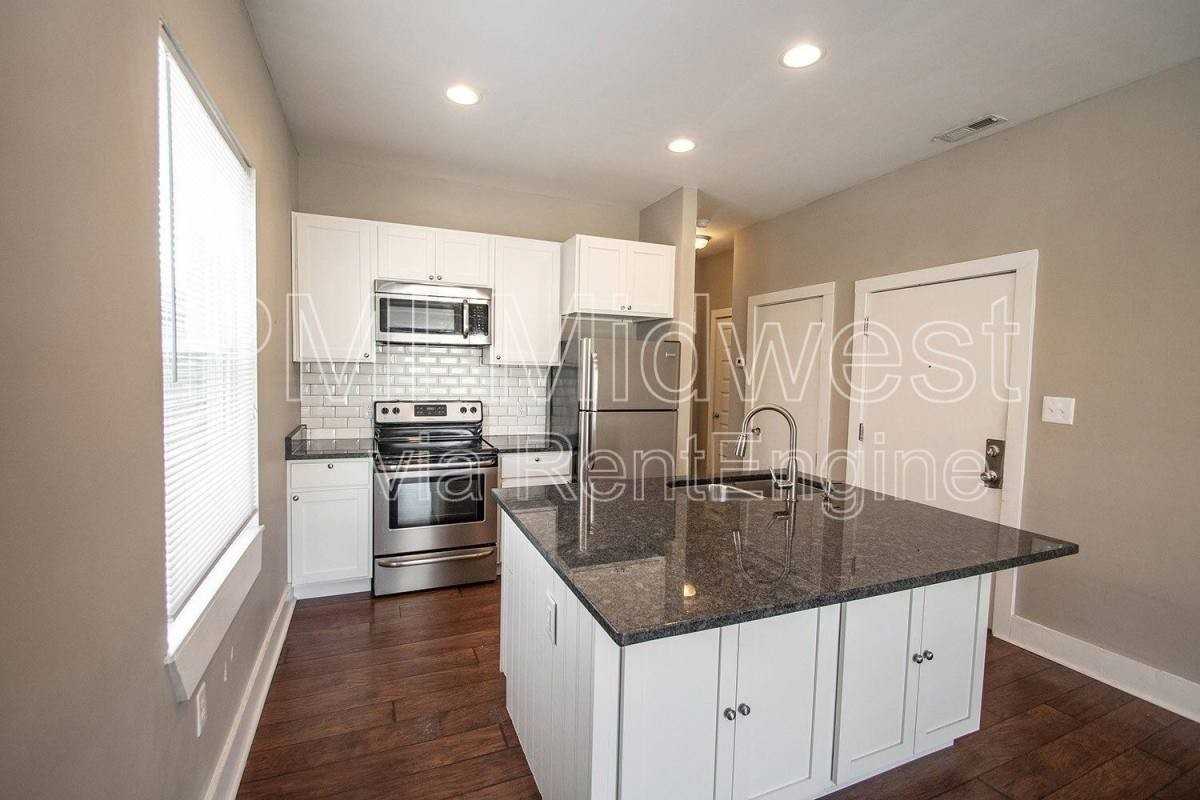 2029 N College Ave #D - Photo 3 of 10