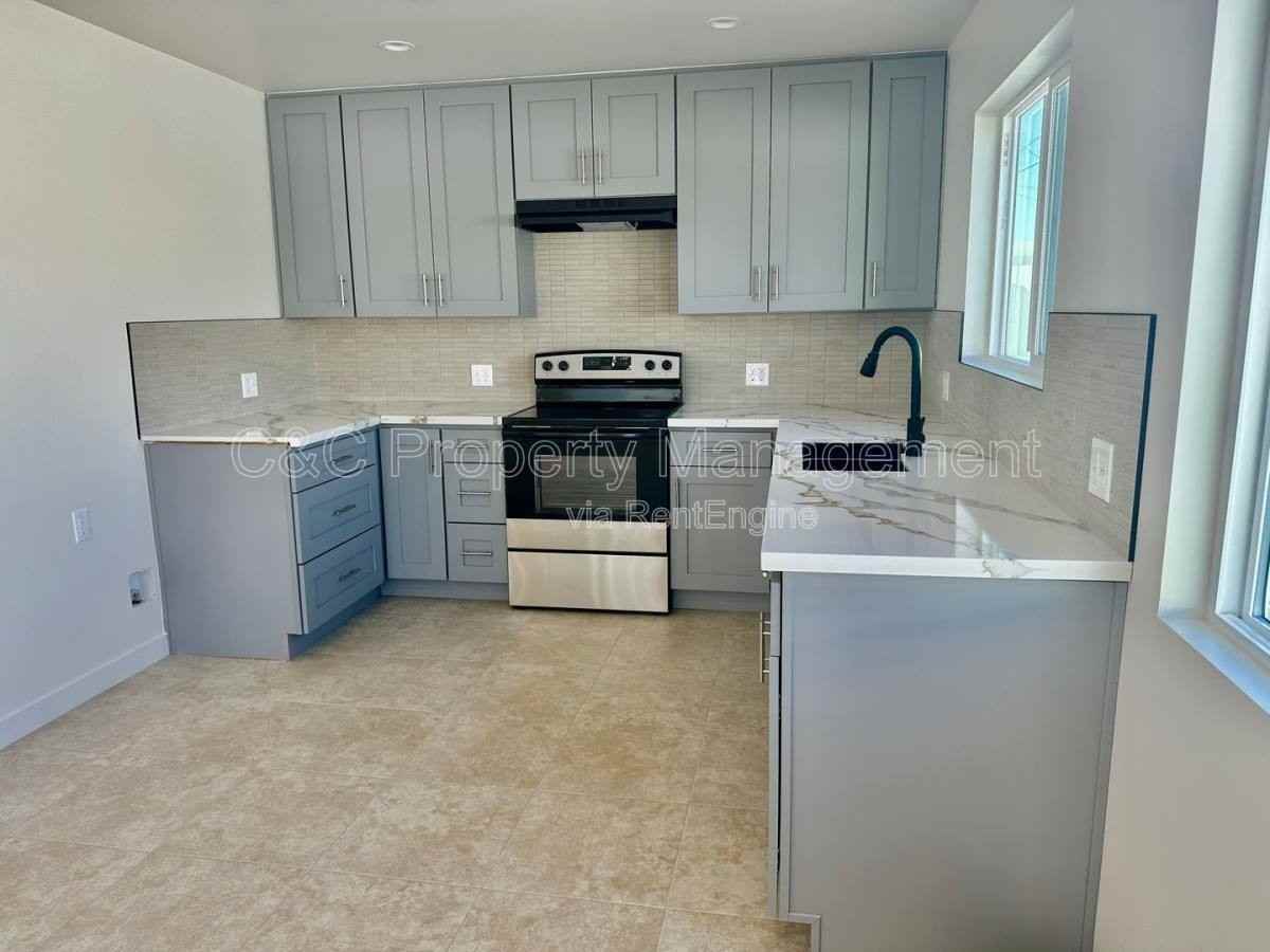 18110 Gault Street - Photo 5 of 10