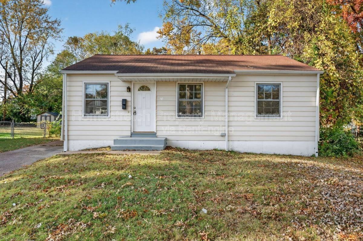 437 Lanark Road - Photo 3 of 10