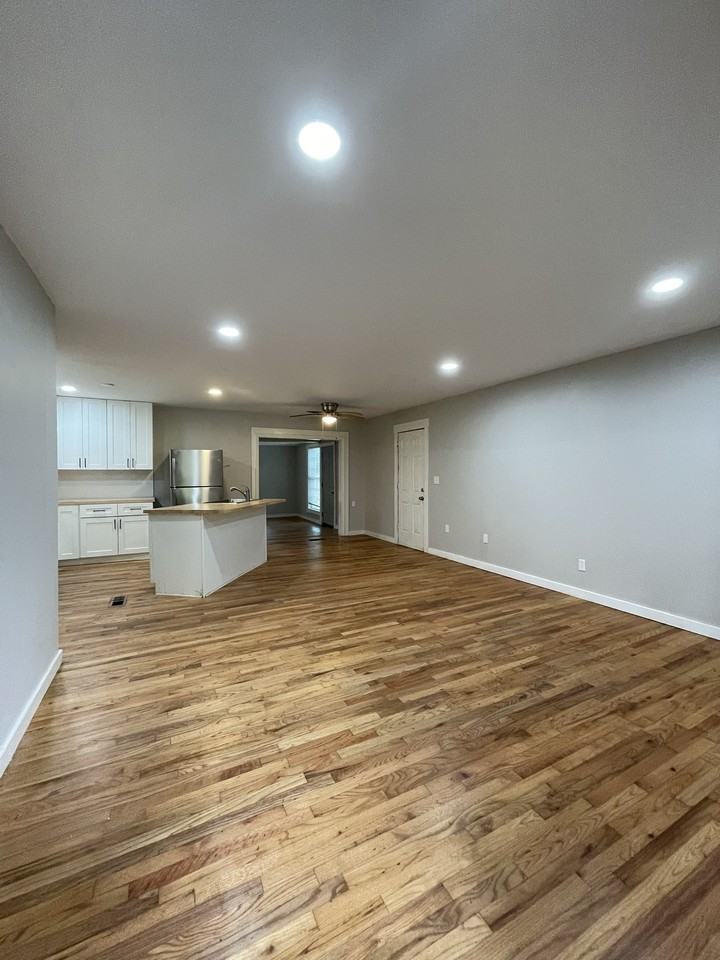 611 Inglewood Dr Se - Photo 3 of 21