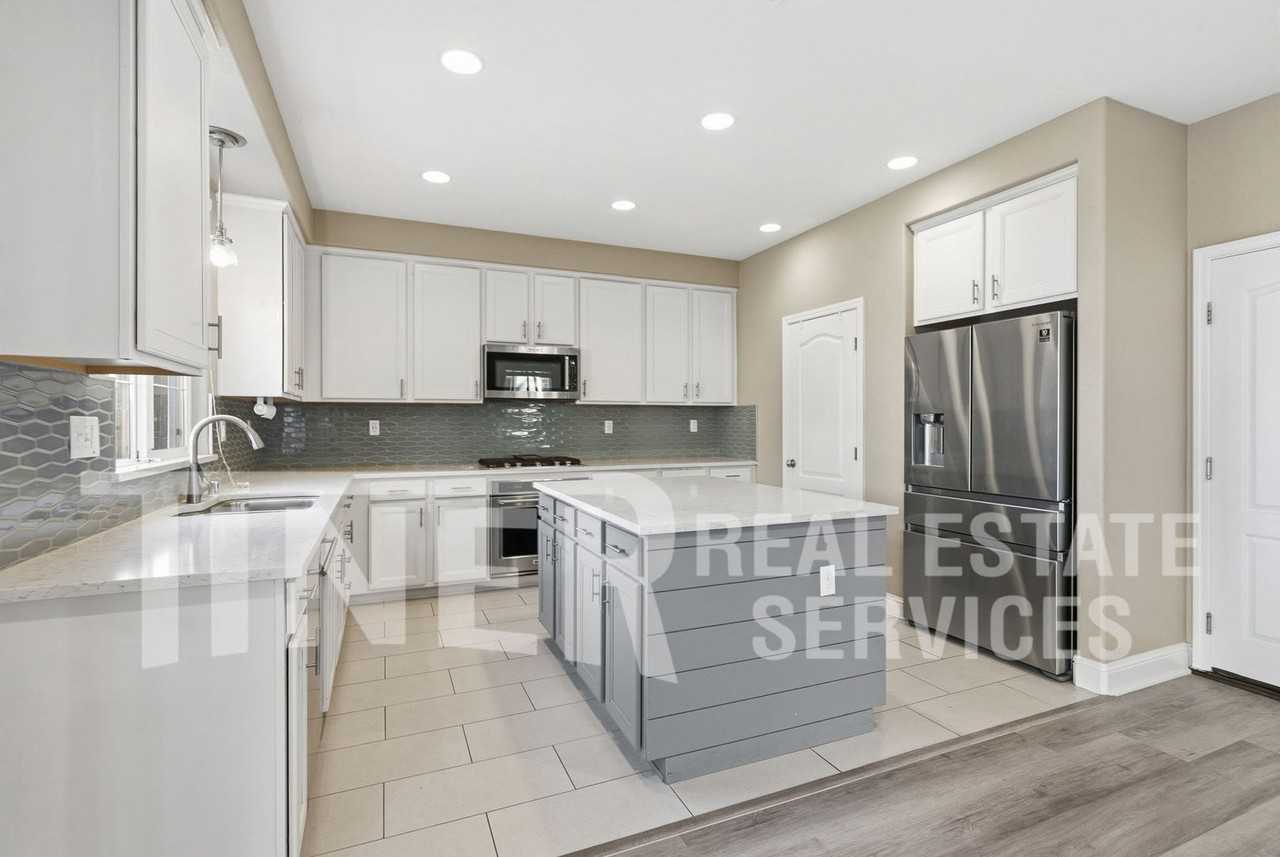 5444 Noyack Way - Photo 3 of 25