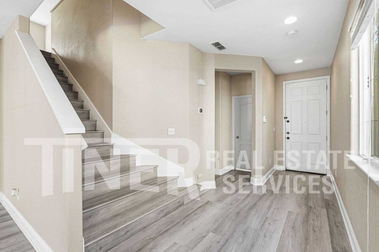 5444 Noyack Way - Photo 6 of 25