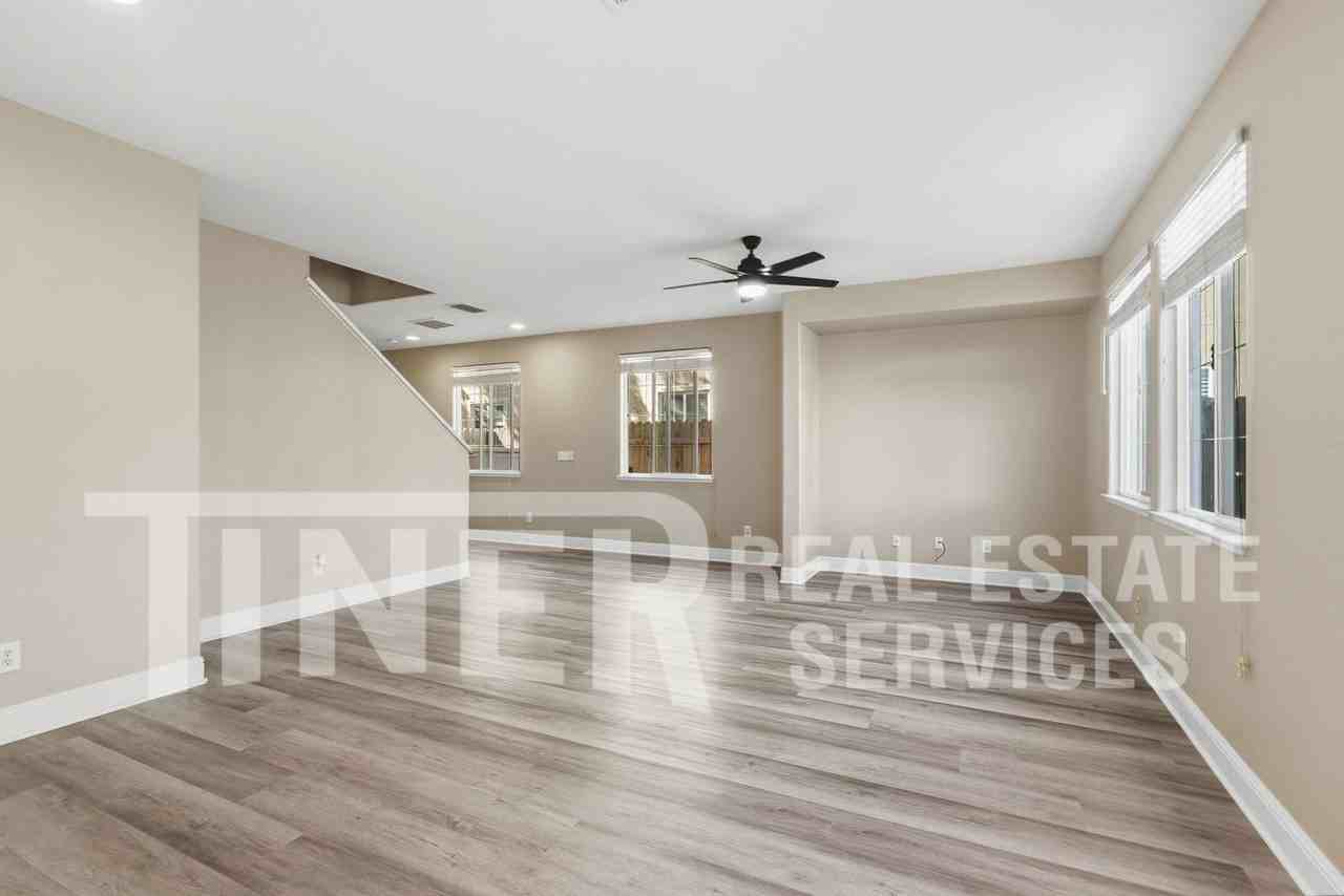 5444 Noyack Way - Photo 7 of 25