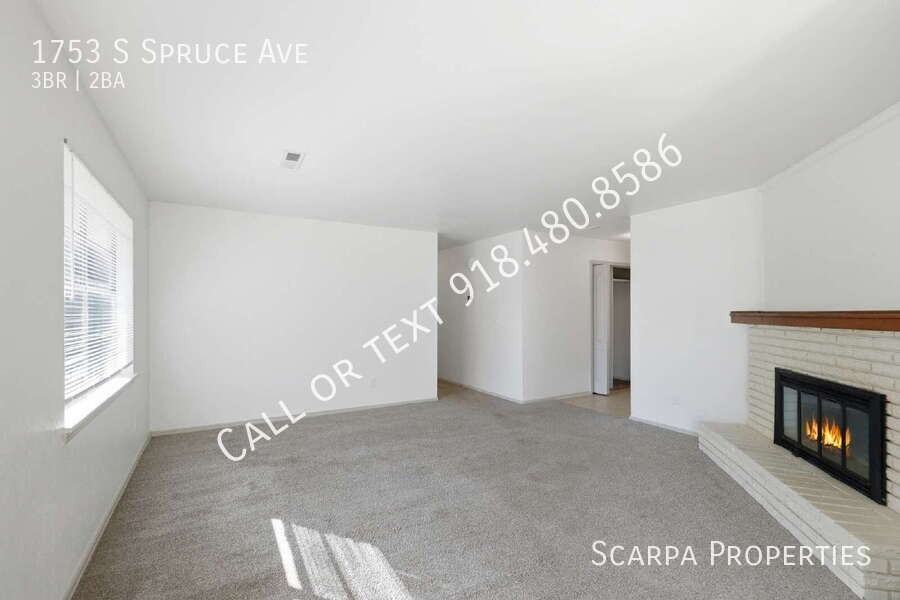 1753 S Spruce Ave - Photo 5 of 18