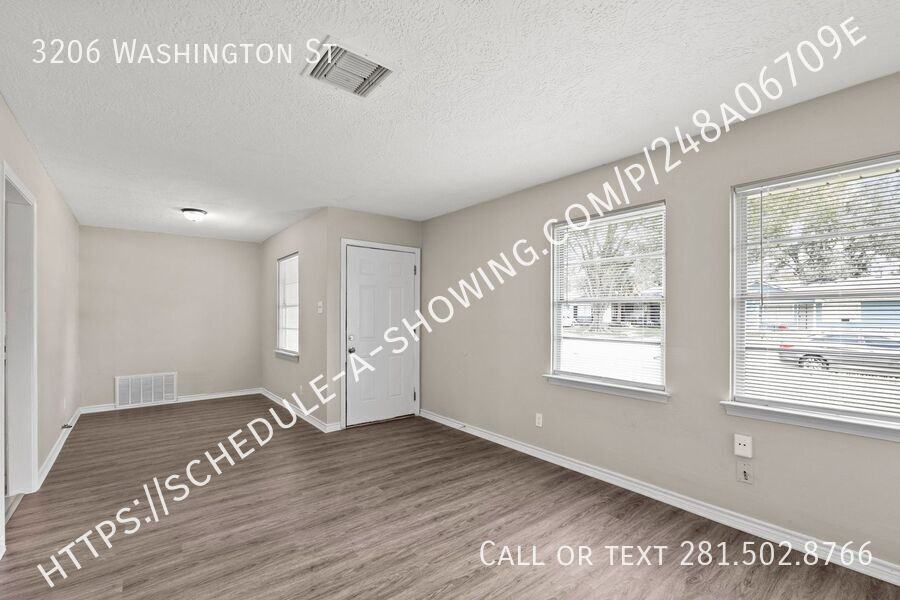 3206 Washington St - Photo 2 of 12