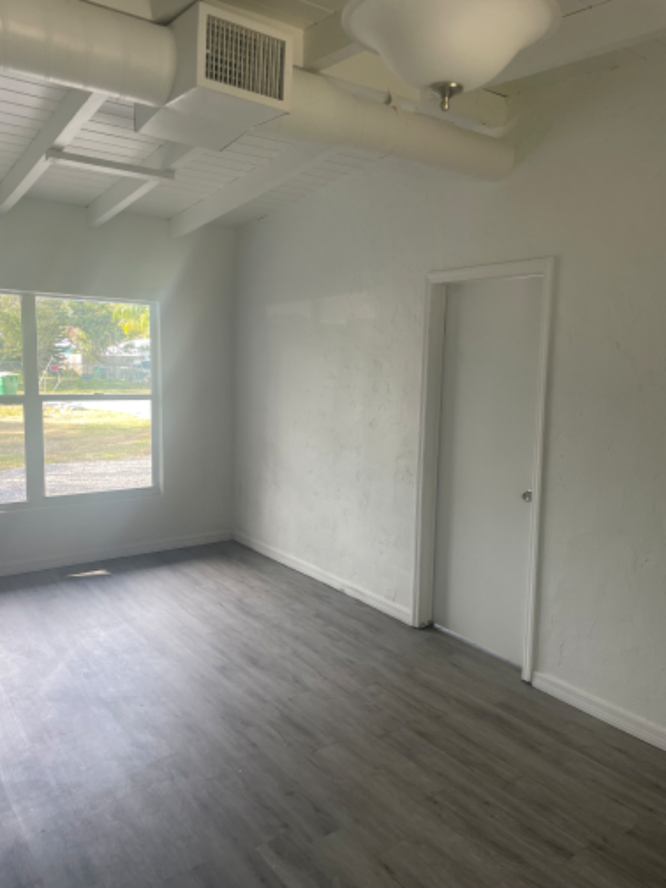 322 Pine Avenue - Photo 2 of 7