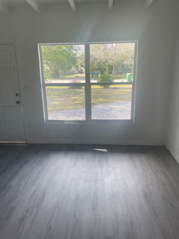 322 Pine Avenue - Photo 3 of 7