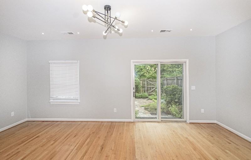 118 Camelot Court - Photo 6 of 21