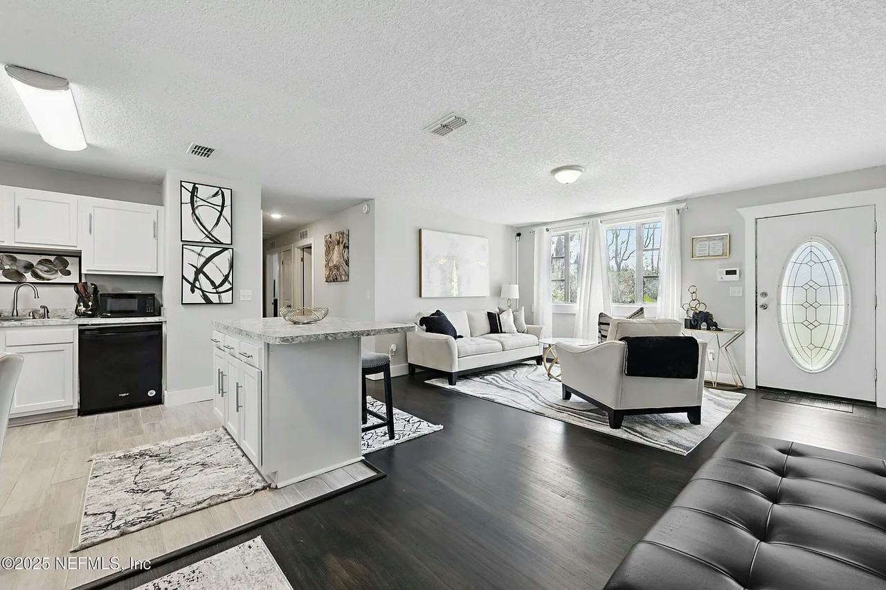 10605 Arnez Road - Photo 3 of 11