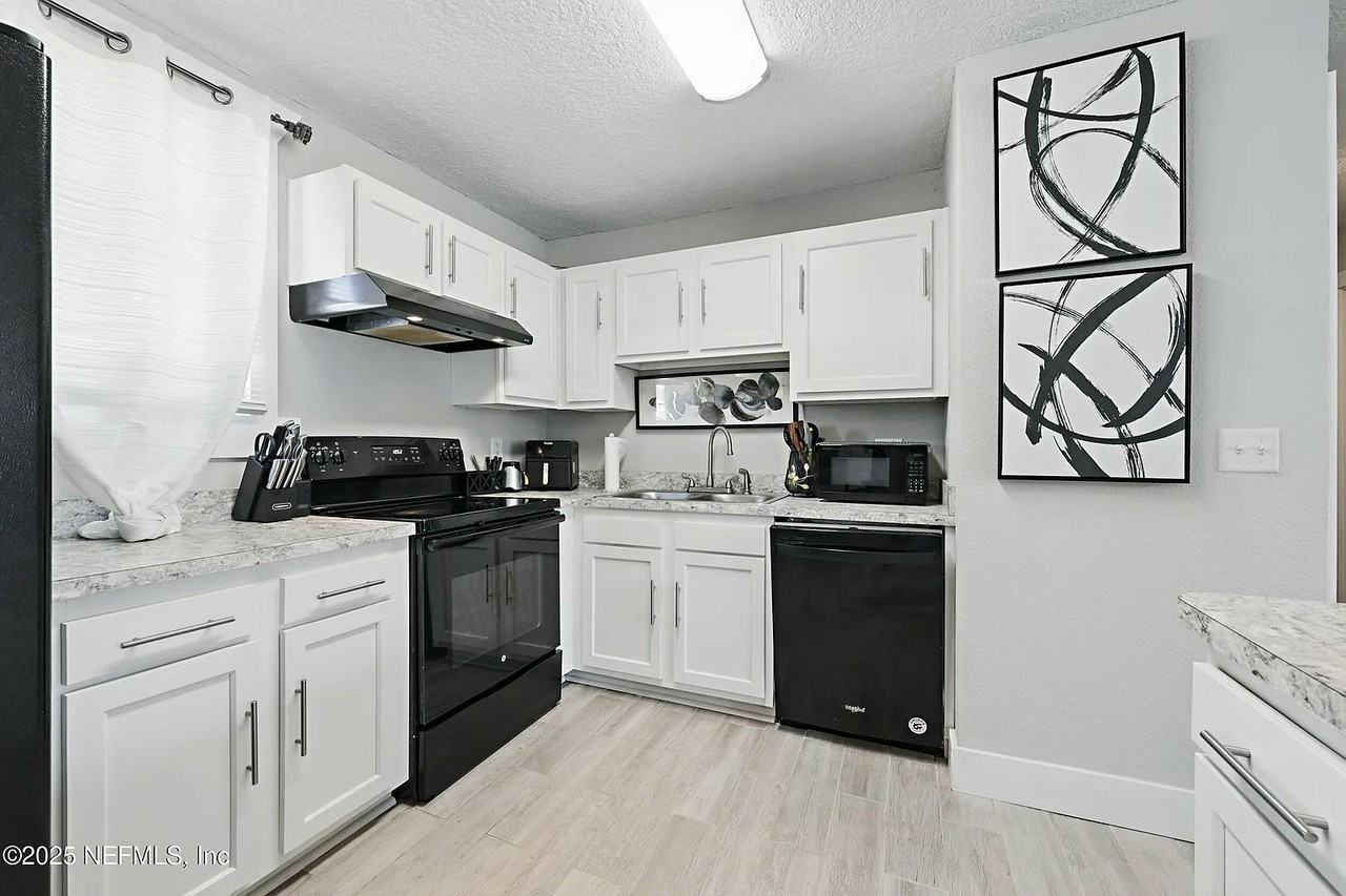 10605 Arnez Road - Photo 7 of 11