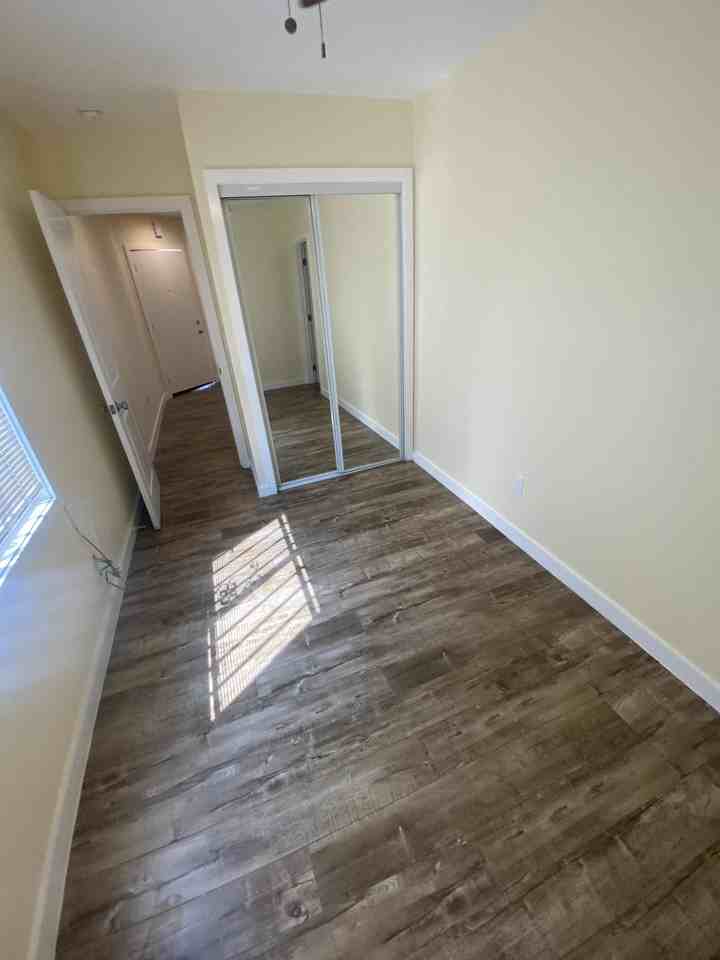 424 W Gage Ave - Photo 3 of 4