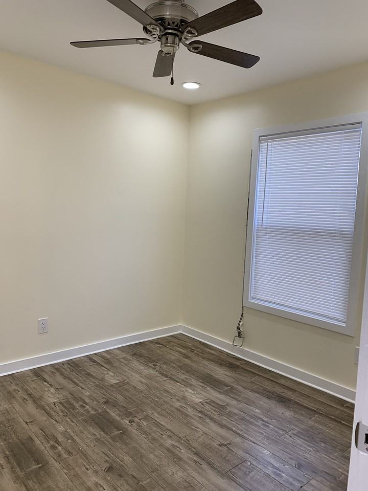 914-916 W 81st Street - Photo 2 of 3