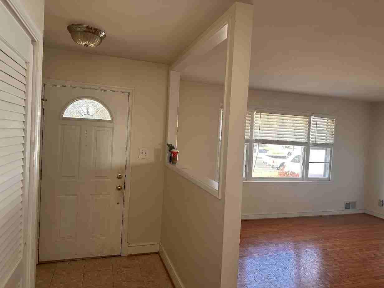 5233 Queensberry Ave #NA - Photo 2 of 7
