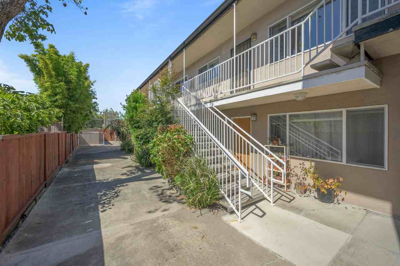 2134 Mcgee Ave #B - Photo 2 of 12