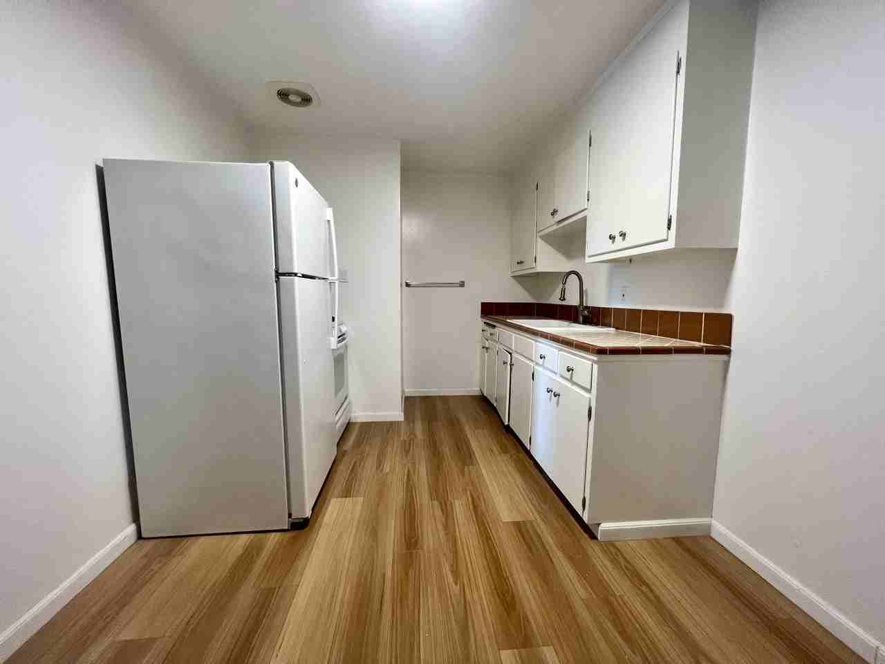 2134 Mcgee Ave #B - Photo 4 of 12