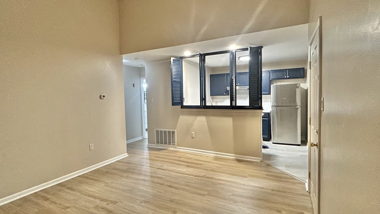 8 Driftwood Ct #8 - Photo 5 of 13