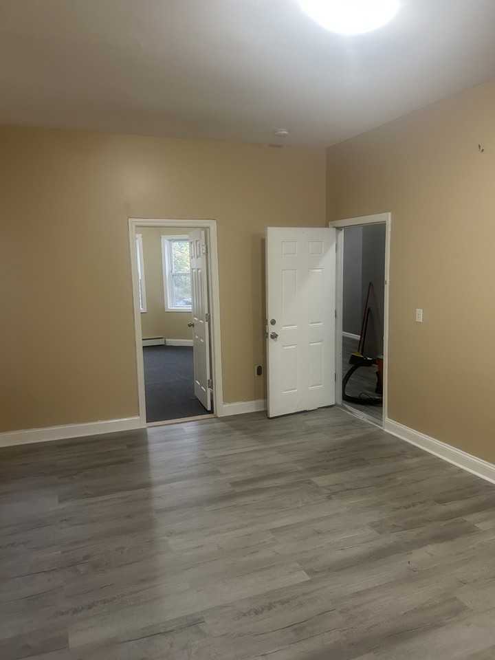 171 Seymour Ave #1 - Photo 5 of 18