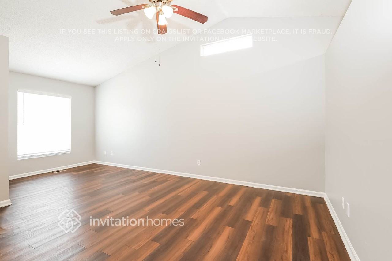 131 Wayne Ave - Photo 3 of 17