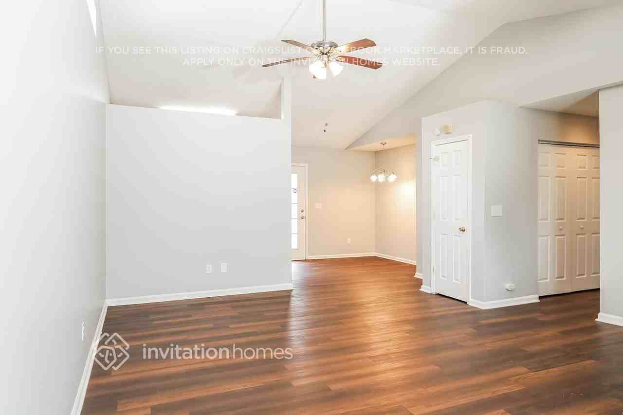 131 Wayne Ave - Photo 4 of 17