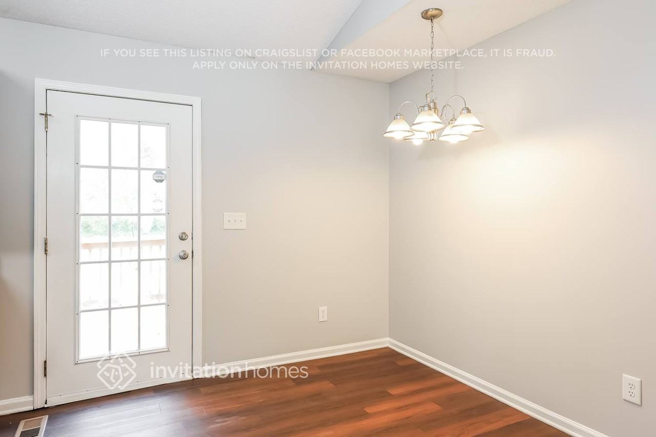 131 Wayne Ave - Photo 5 of 17