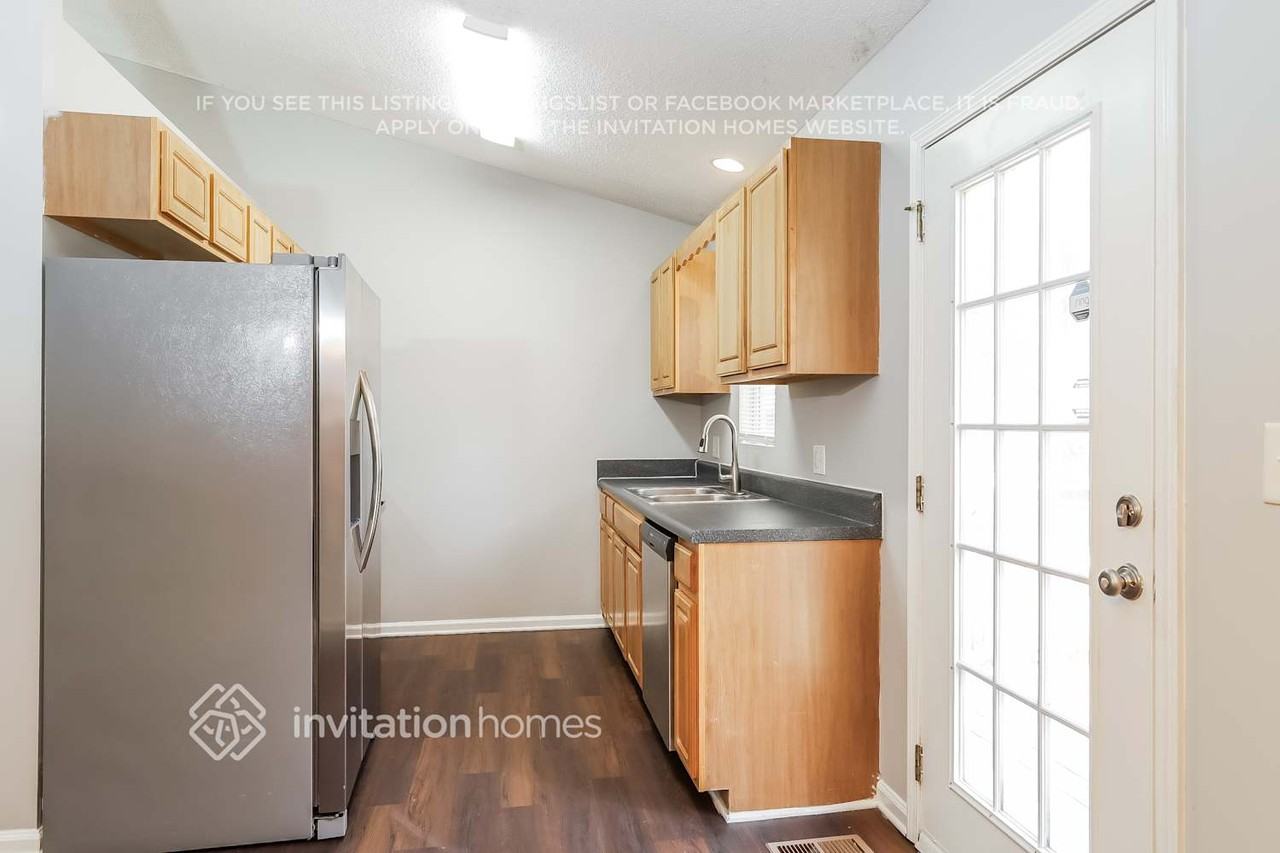 131 Wayne Ave - Photo 6 of 17