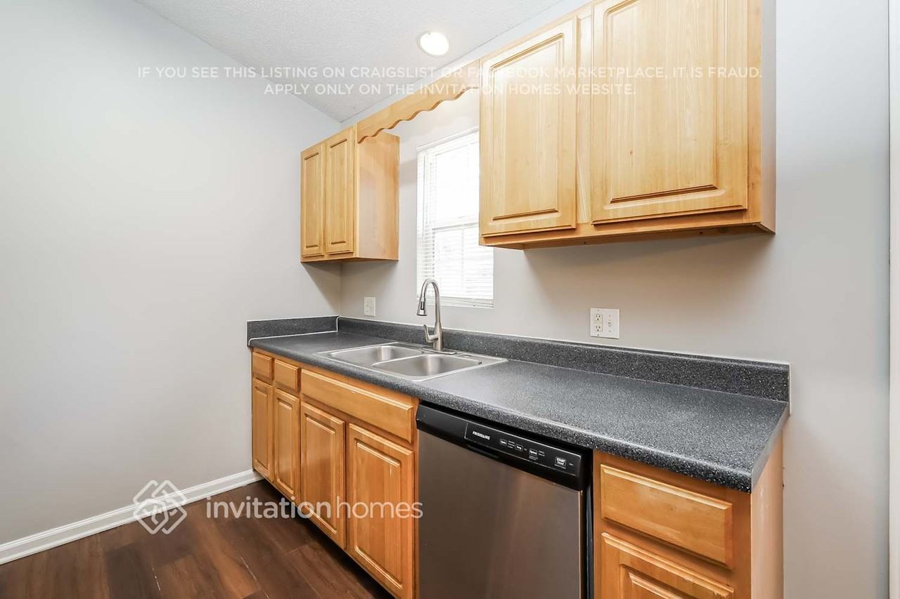 131 Wayne Ave - Photo 7 of 17