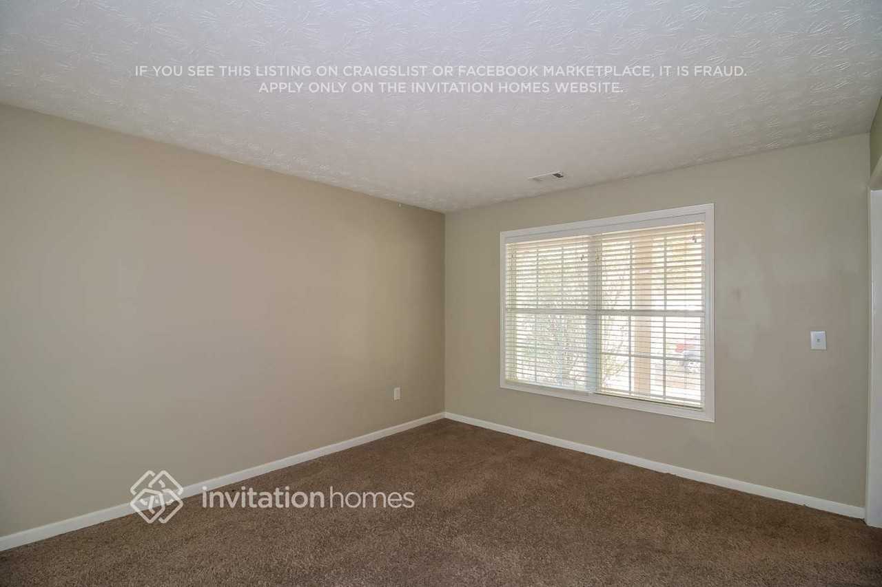 4111 Silver Way - Photo 6 of 18