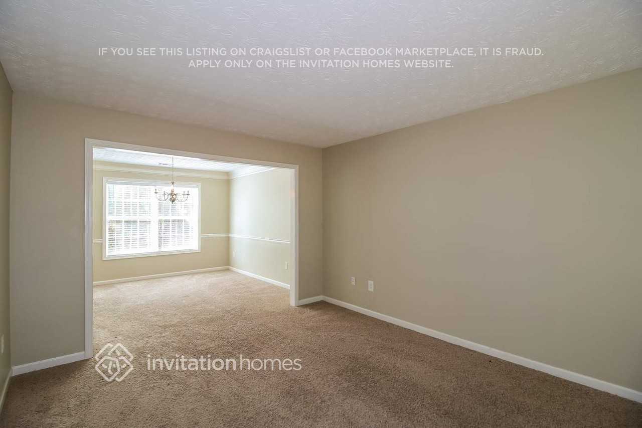 4111 Silver Way - Photo 7 of 18