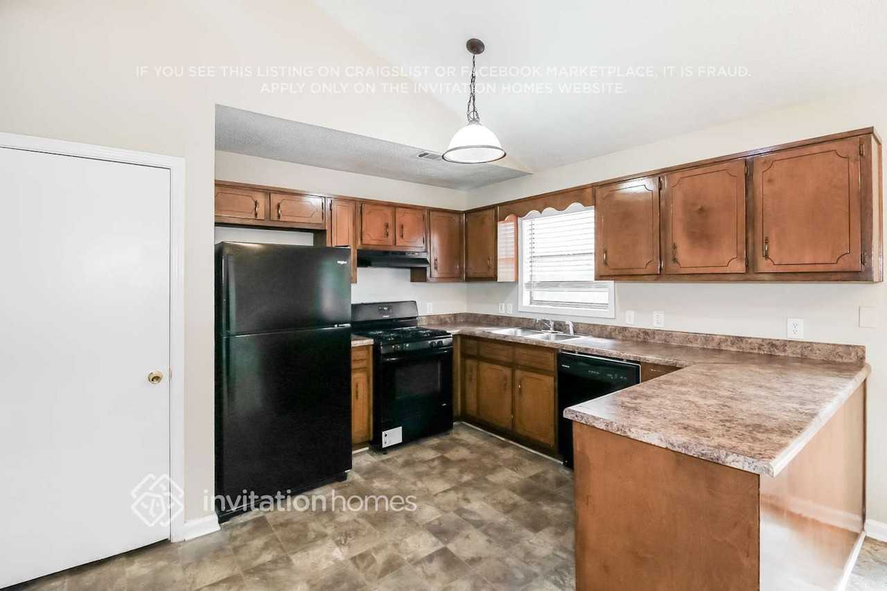 2821 Herron Cir - Photo 7 of 15