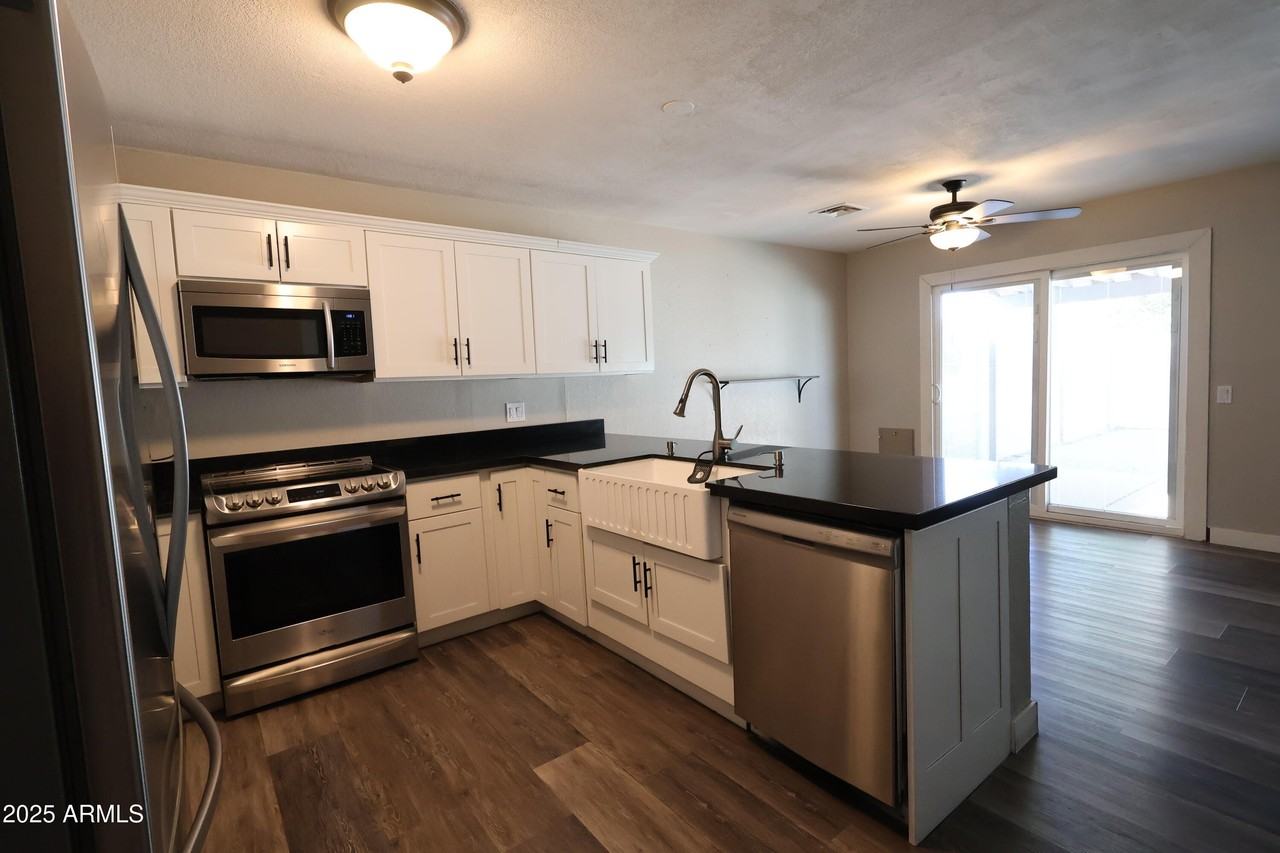 20230 N 32nd Ln - Photo 2 of 19