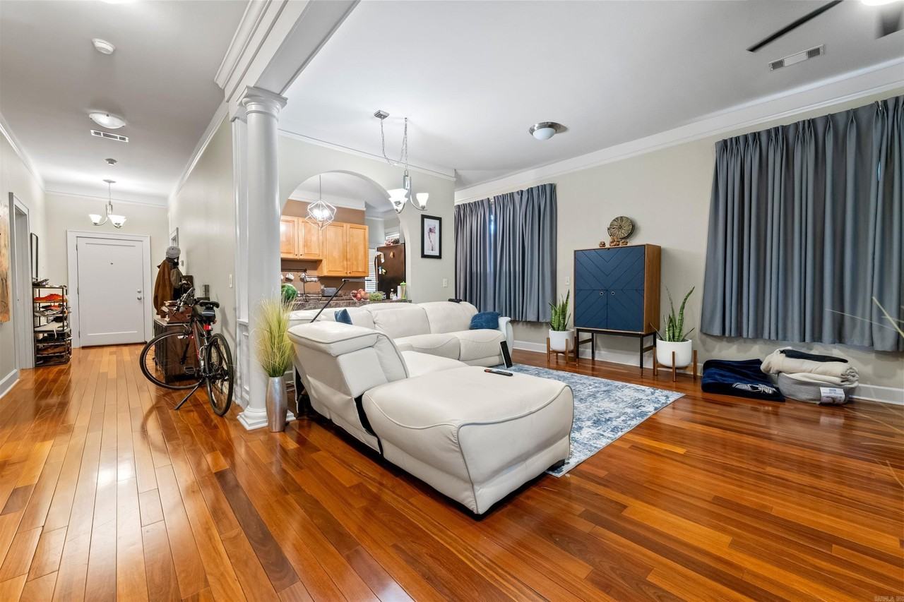 504 East 6th Street - Photo 5 of 22