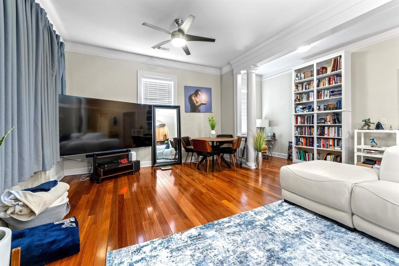 504 East 6th Street - Photo 7 of 22