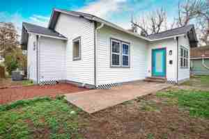 featured image of 225 E Alice Ave