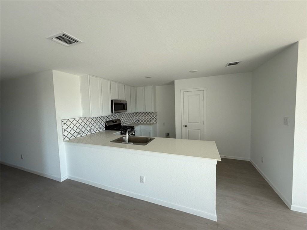 7829 Thor Dr - Photo 4 of 11