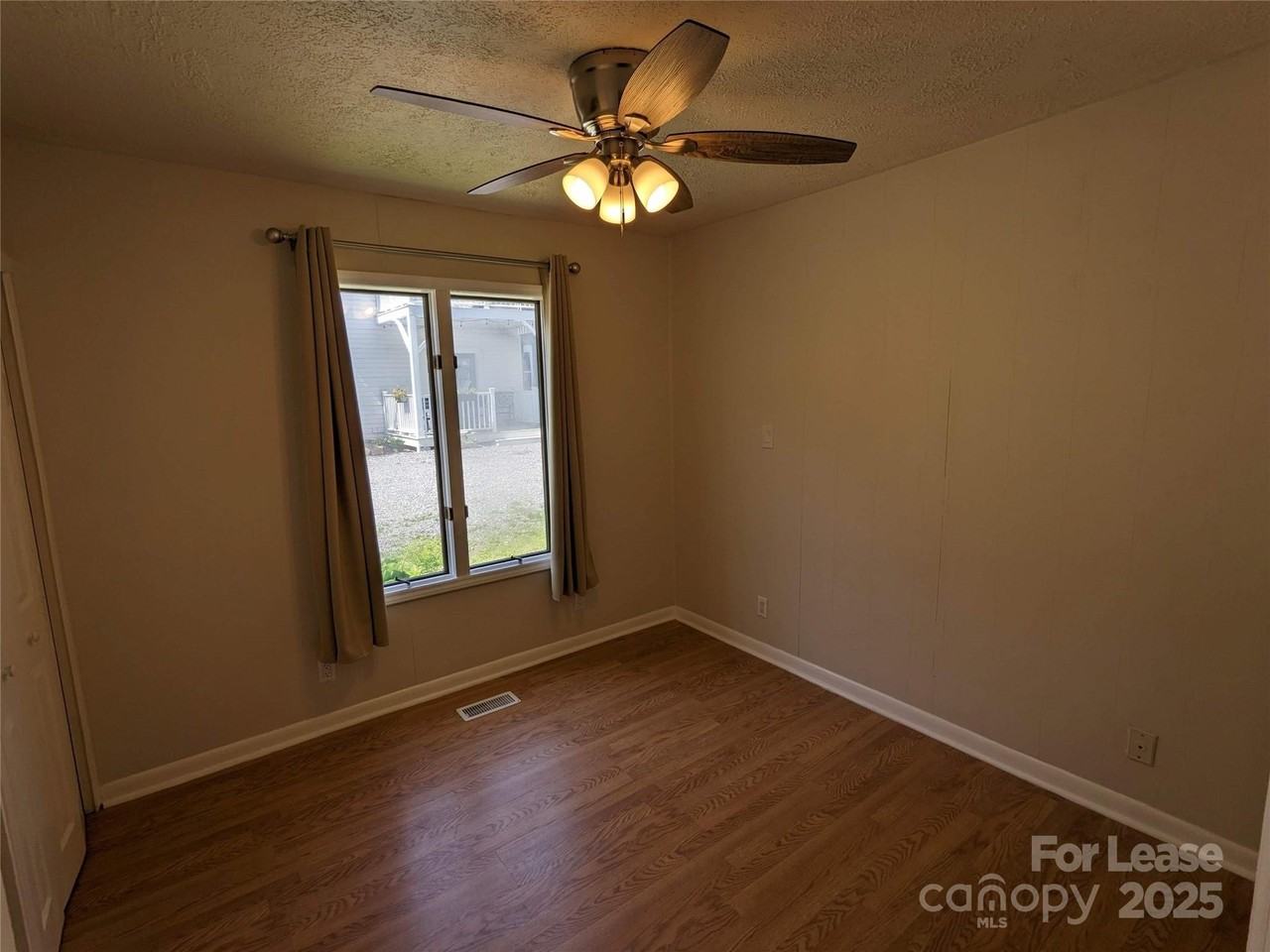 Woodrow Ave - Photo 7 of 31