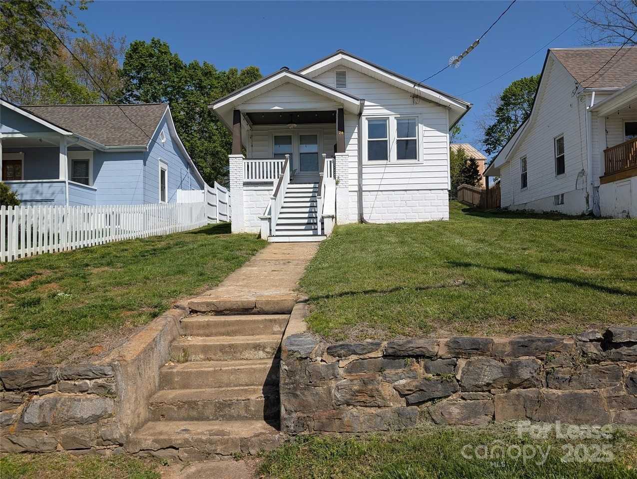 28 Woodrow Ave - Photo 2 of 33