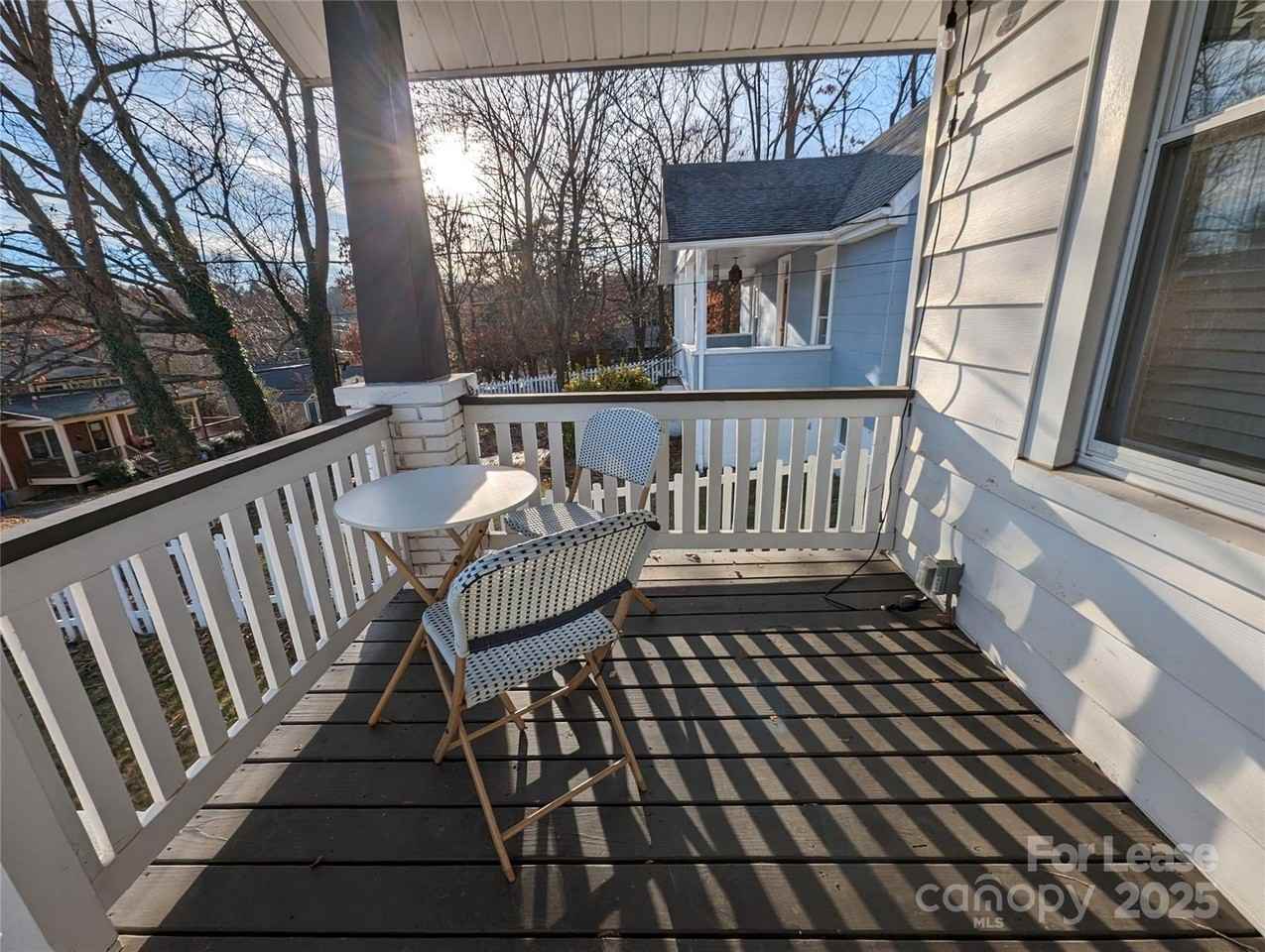 28 Woodrow Ave - Photo 4 of 33