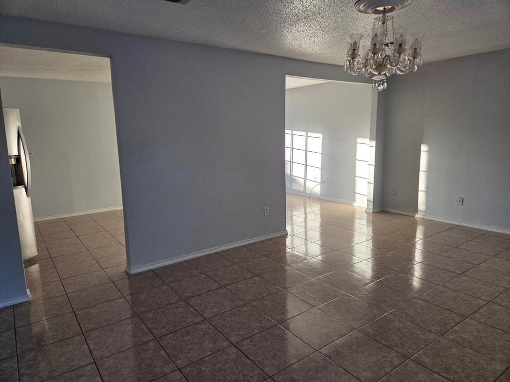 1205 Royal Point Dr - Photo 2 of 31