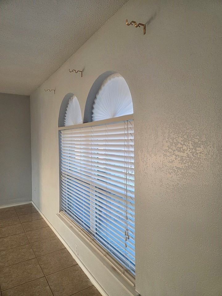 1205 Royal Point Dr - Photo 5 of 31