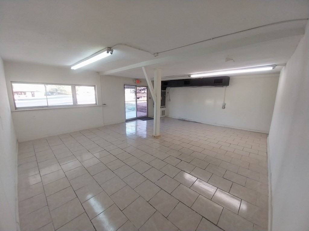 1308 E Main St - Photo 4 of 9