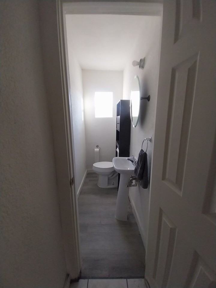 1308 E Main St - Photo 6 of 9