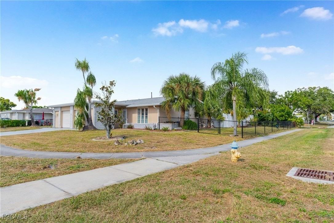 6004 Deming Ave - Photo 3 of 32